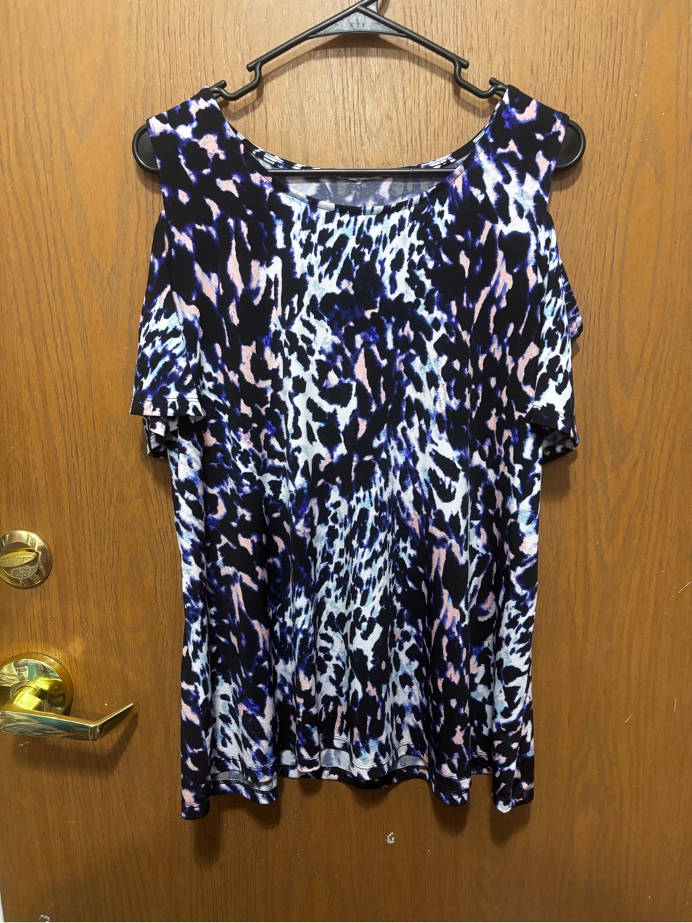 Multicolored shoulder shirt